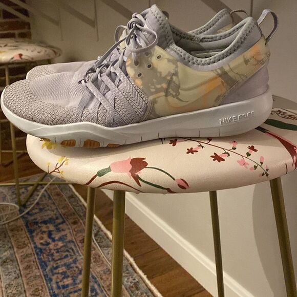 Nike Free Runs  - Picture 1 of 8